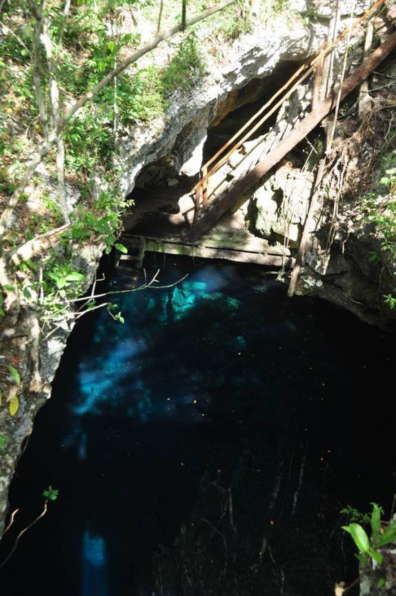A boca do cenote The Pit, em Tulum, na costa caribenha do Yucatán, no México